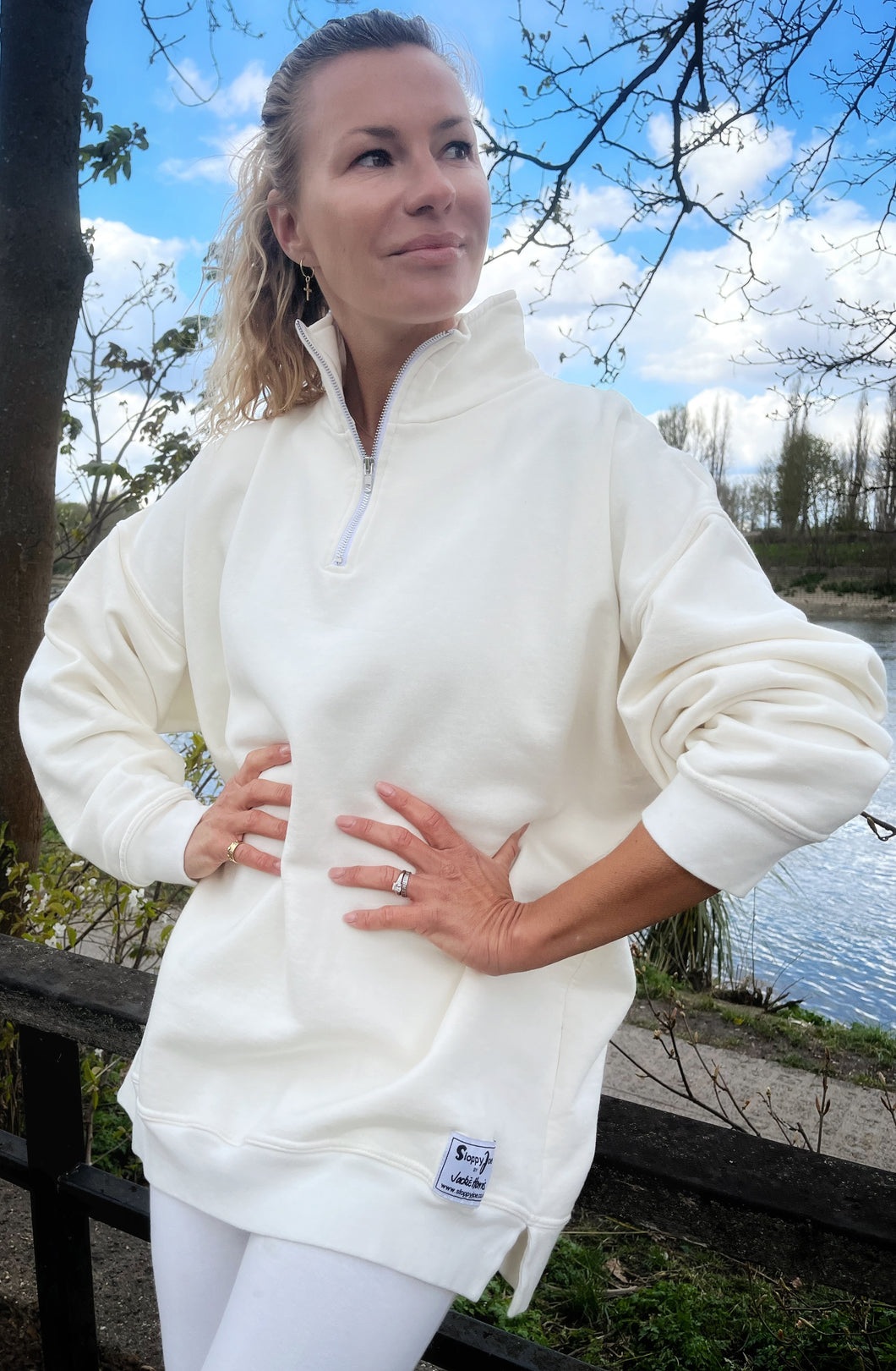 DIANA ZIP NECK - Warm White.