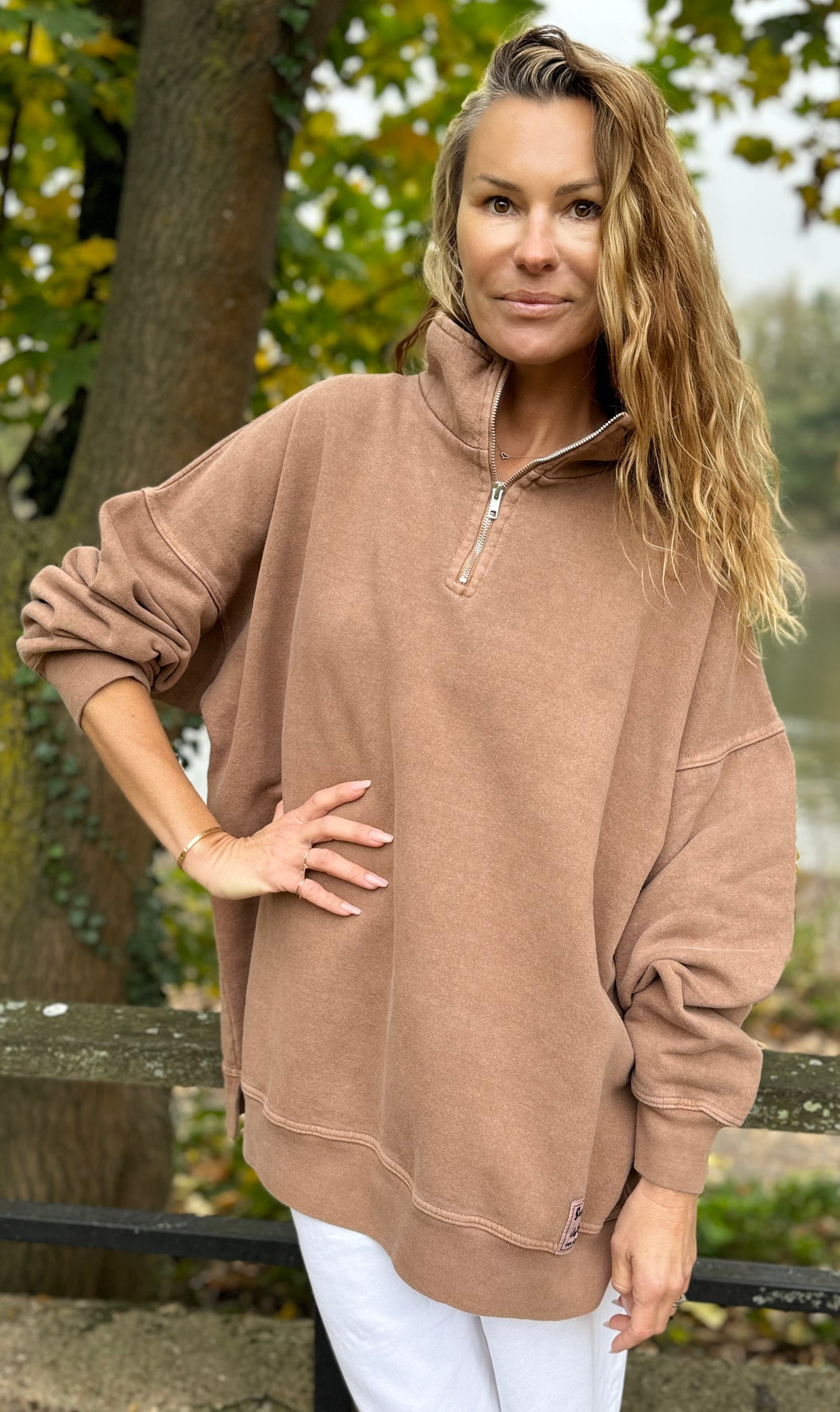 DIANA ZIP NECK - MOCHA